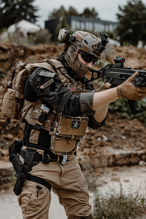 Drop-Down Utility Pouch Multicamo di 8FIELDS