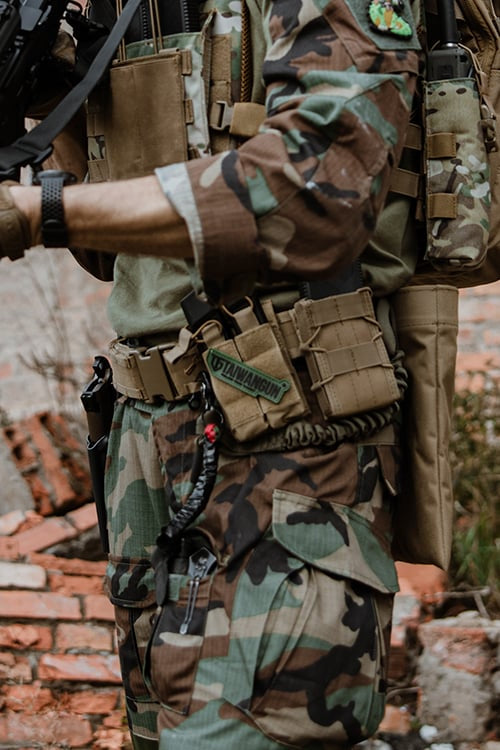 Open Top Double Pistol Mag Pouch di 8FIELDS