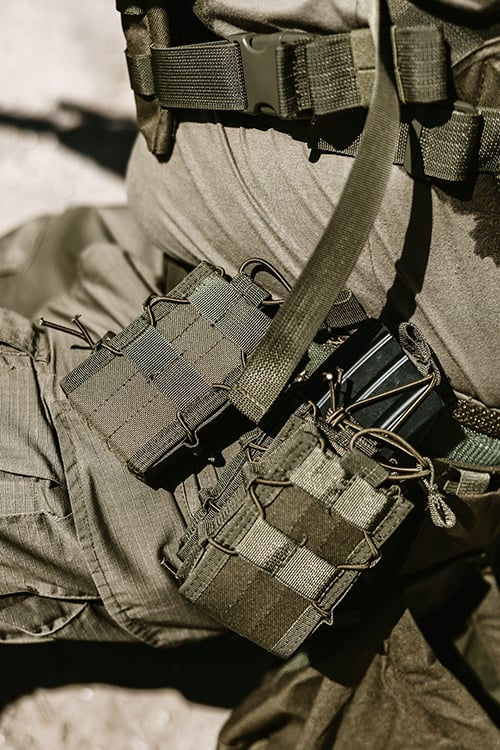 MOLLE Single Rifle Mag Speed Pouch - Olive di 8FIELDS
