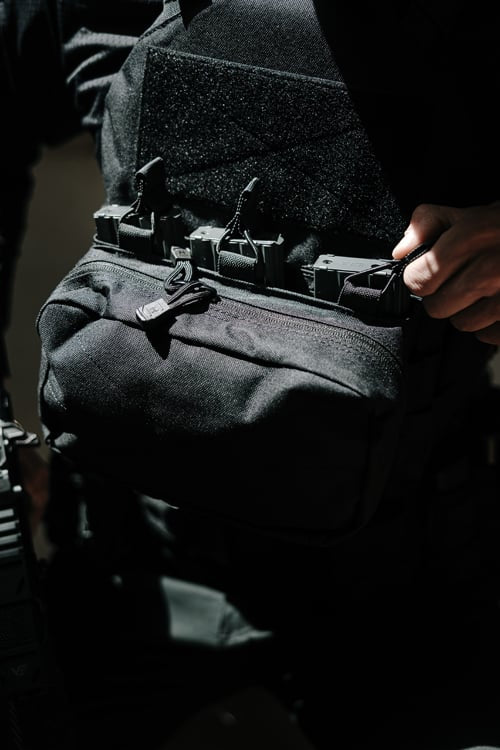 MOLLE Triple Rifle Mag/GP Pouch - Black di 8FIELDS