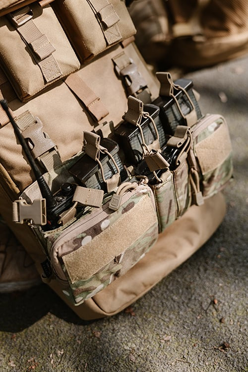 Buckle Up Recce/Sniper Chest Rig - Multicamo di 8FIELDS