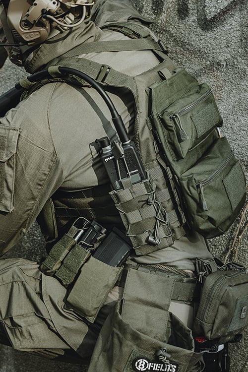 Open-Top Radio Pouch - Olive di 8FIELDS