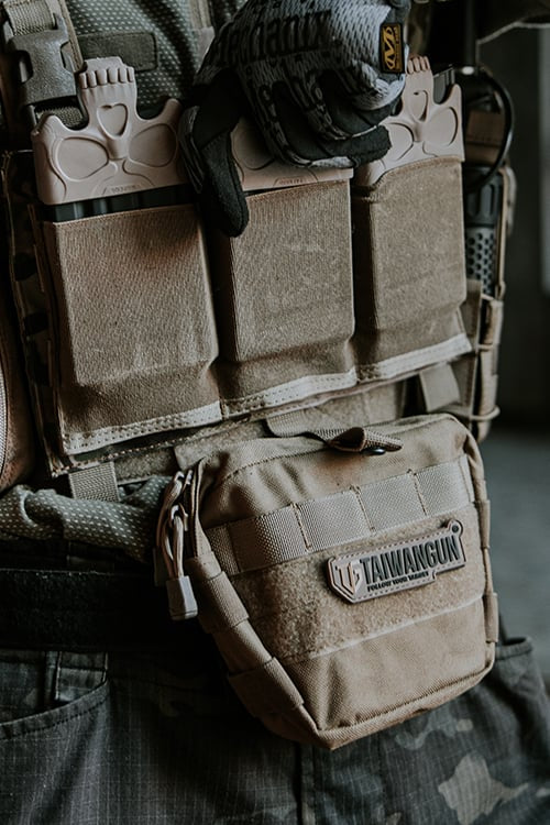 Drop Down Under Zip Pouch per Plate Carrier di 8FIELDS