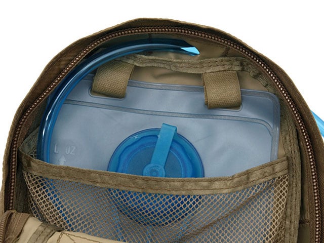 MOLLE Hydration H2O Carrier - Coyote di 8FIELDS