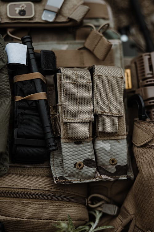Double Pouch per Caricatori Pistol di 8FIELDS