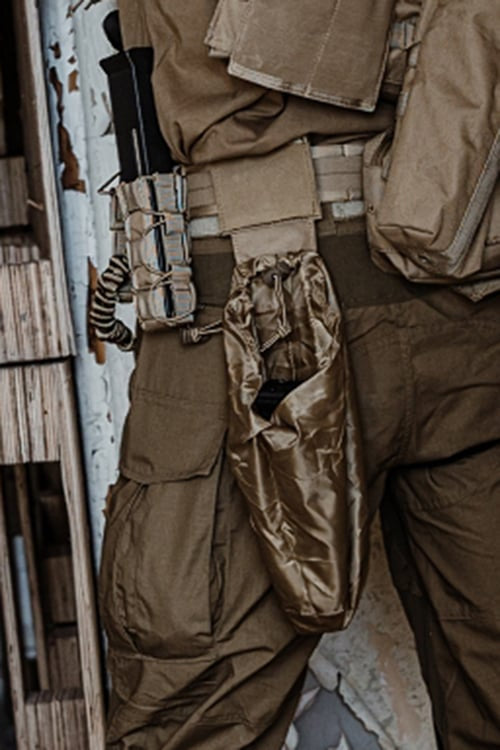 Elastic Dump Pouch Coyote di 8FIELDS
