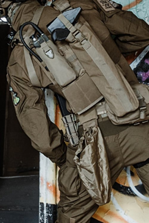 Elastic Dump Pouch Coyote di 8FIELDS