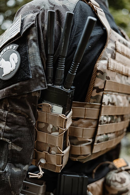 Versatile Radio Pouch Multicamo di 8FIELDS