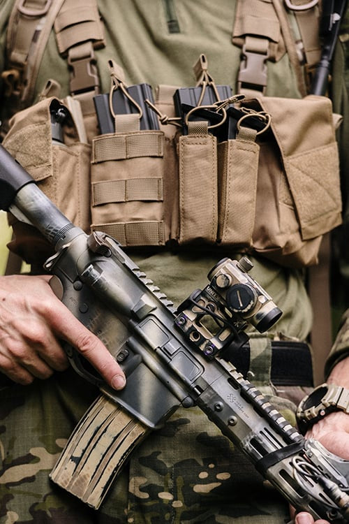 Buckle Up Chest Rig V3 - Coyote di 8FIELDS