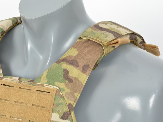 Buckle-Up Laser Cut Plate Carrier di 8FIELDS PREMIUM