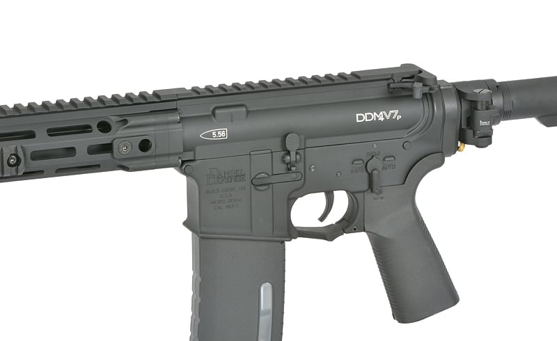 Replica Daniel Defense DDM4 V7 di EMG