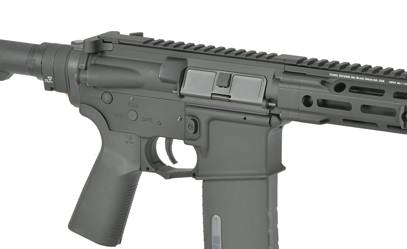 Replica Daniel Defense DDM4 V7 di EMG