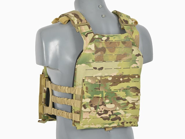 Buckle Up Assault Plate Carrier Multicamo di 8FIELDS