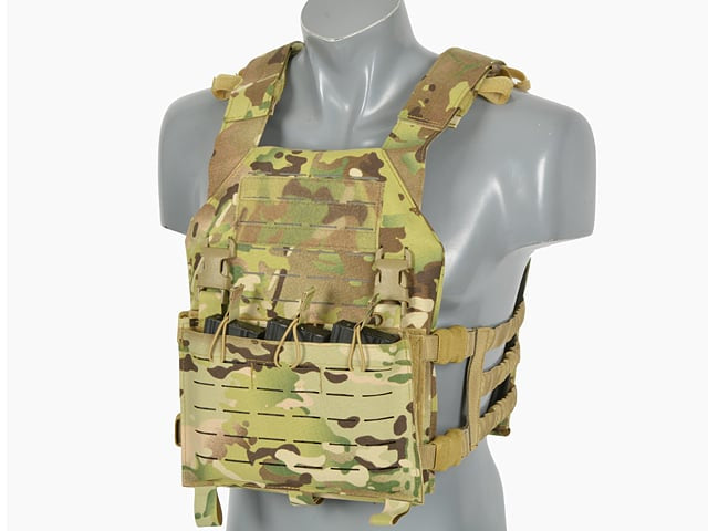 Buckle Up Assault Plate Carrier Multicamo di 8FIELDS