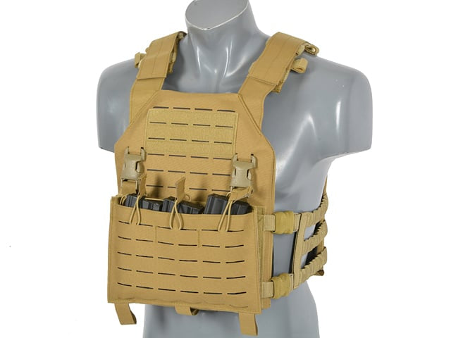 Buckle Up Assault Plate Carrier di 8FIELDS