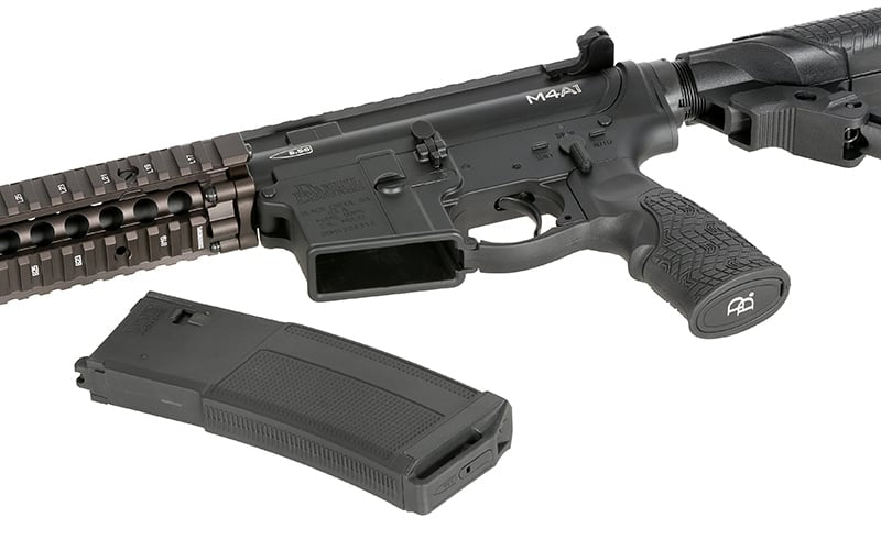 Fucile Airsoft Daniel Defense M4A1 12.5" di EMG