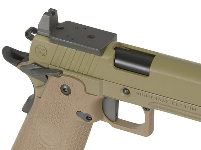Replica Nighthawk Custom Sand Hawk di RWA