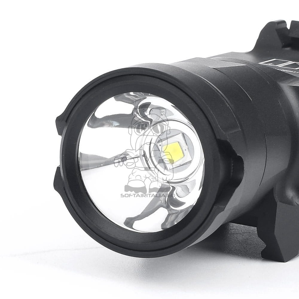 Torcia LED 650 Lumen Nera di WADSN