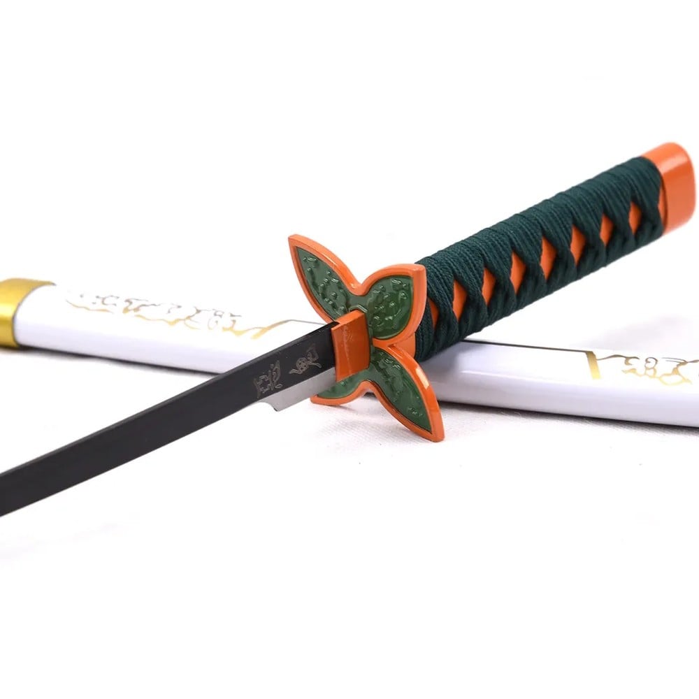 Tanto ornamentale ispirato a Shinobu Kocho di Demon Slayer