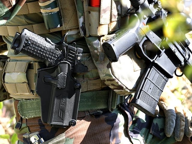 Fondina Per-Fit per oltre 80 modelli di pistola - Oliva di AMOMAX
