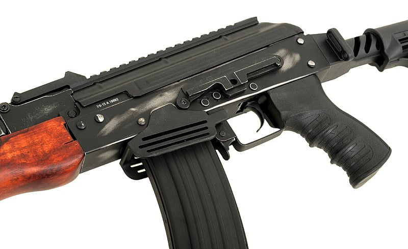Impugnatura ergonomica per AK74 nera di APS