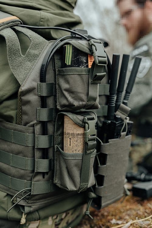 Gilet tattico Jump Plate Carrier con Cummerbund nero di 8FIELDS