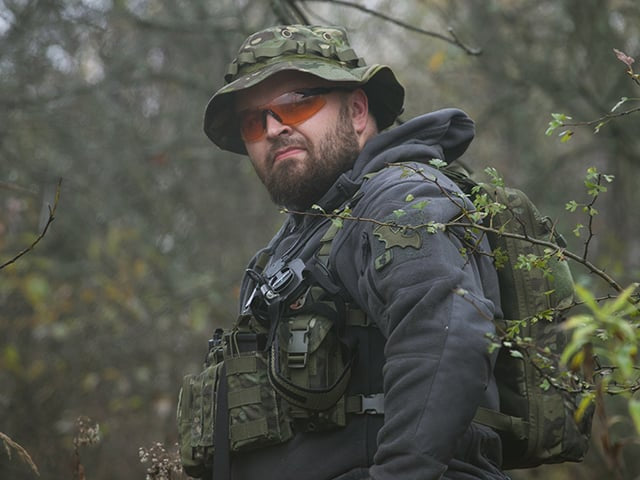 Zaino con pannello frontale MOLLE Coyote di 8FIELDS