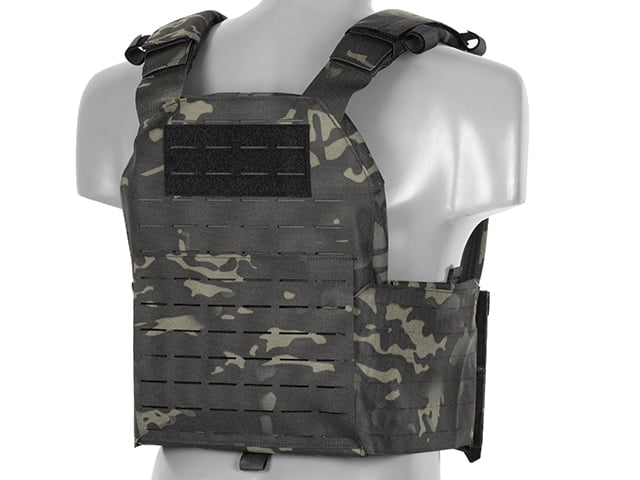 Plate Carrier QRF Laser-Cut con tasca AR15/AK Multicamo Black di 8FIELDS
