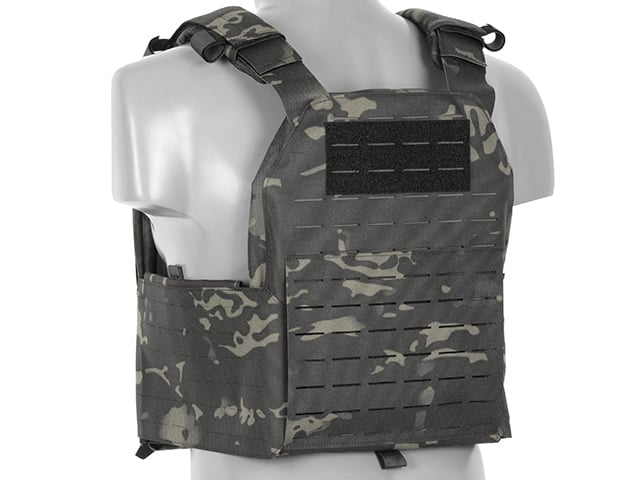 Plate Carrier QRF Laser-Cut con tasca AR15/AK Multicamo Black di 8FIELDS