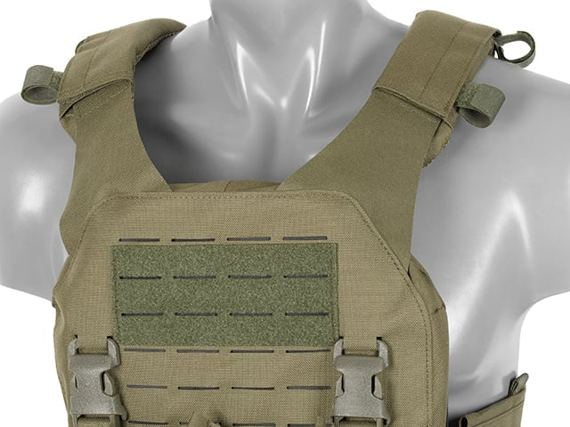 Plate Carrier QRF Laser-Cut Buckle Up con porta caricatori AR15/AK verde oliva di 8FIELDS