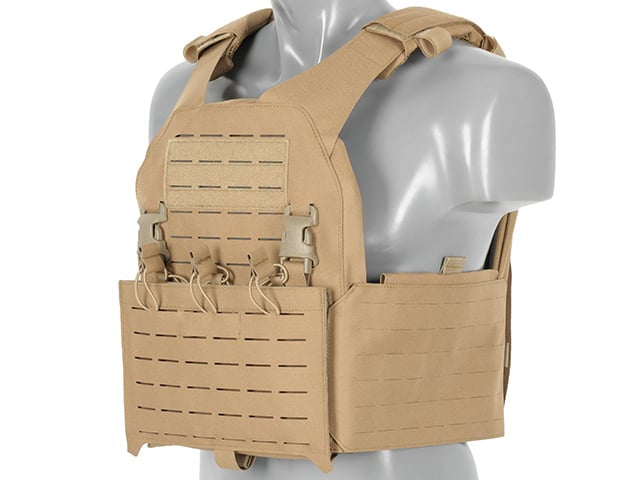 Plate Carrier tattico QRF Laser-Cut Buckle Up con porta caricatori AR15/AK tan di 8FIELDS