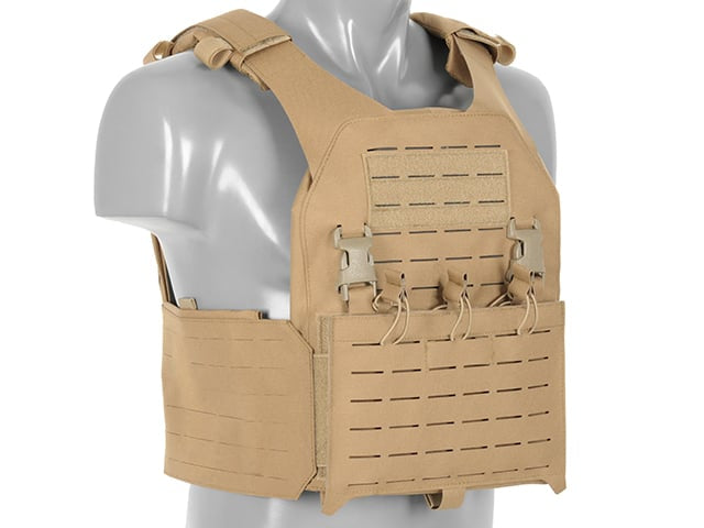 Plate Carrier tattico QRF Laser-Cut Buckle Up con porta caricatori AR15/AK tan di 8FIELDS