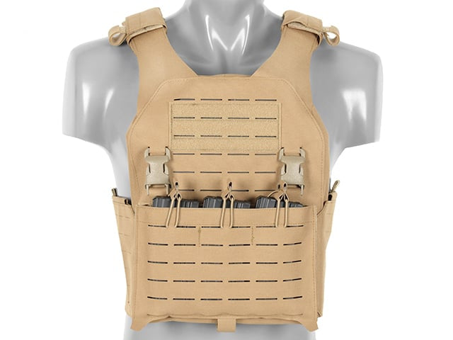 Plate Carrier tattico QRF Laser-Cut Buckle Up con porta caricatori AR15/AK tan di 8FIELDS