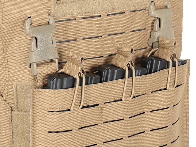 Plate Carrier tattico QRF Laser-Cut Buckle Up con porta caricatori AR15/AK tan di 8FIELDS