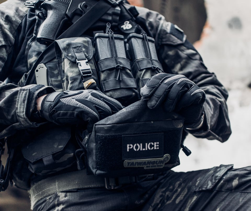 Drop-Down Utility Pouch Multicamo di 8FIELDS