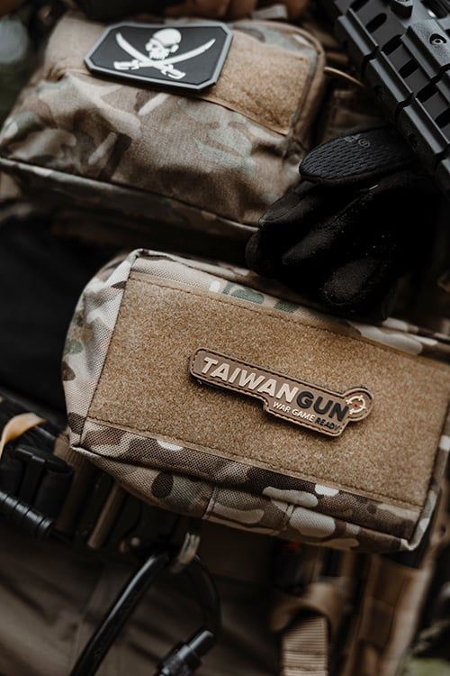 Drop-Down Utility Pouch Multicamo di 8FIELDS