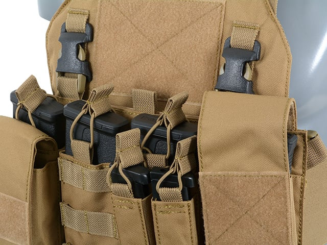 Buckle Up Chest Rig V3 - Olive di 8FIELDS