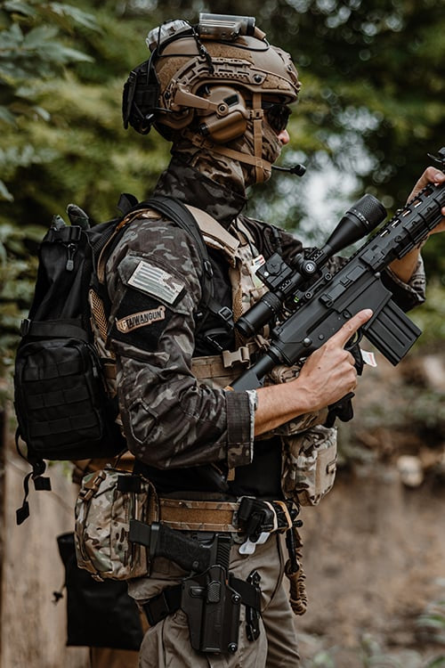 Buckle Up Assault Plate Carrier - Multicamo di 8FIELDS