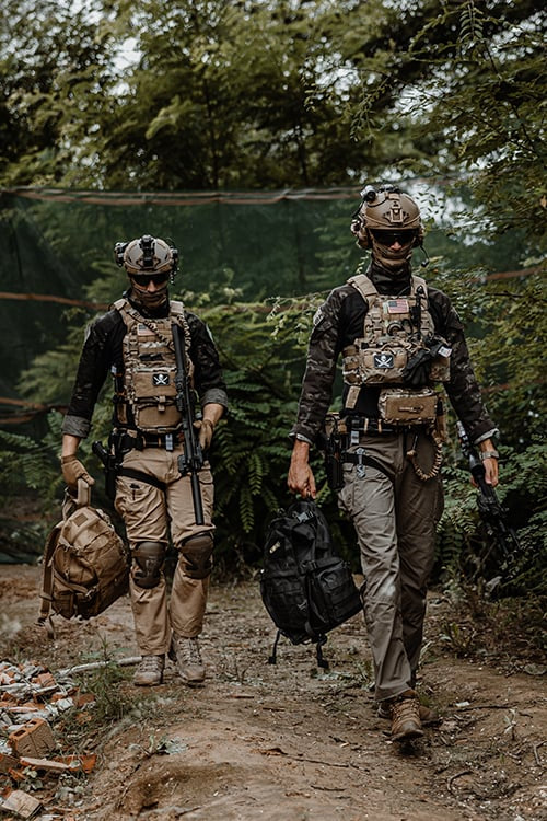 Buckle Up Assault Plate Carrier - Multicamo di 8FIELDS