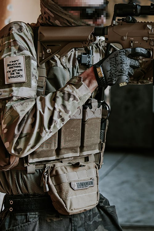 Drop Down Under Zip Pouch per Plate Carrier di 8FIELDS