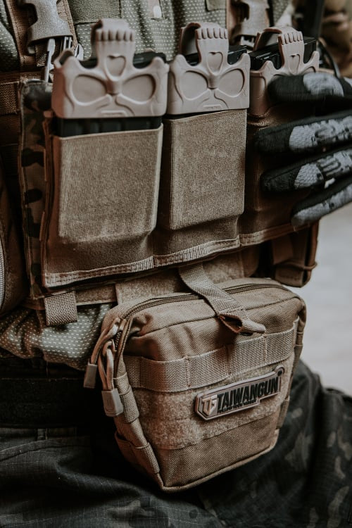 Drop Down Under Zip Pouch per Plate Carrier di 8FIELDS
