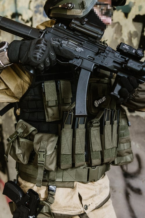 Double Pouch per Caricatori Pistol di 8FIELDS