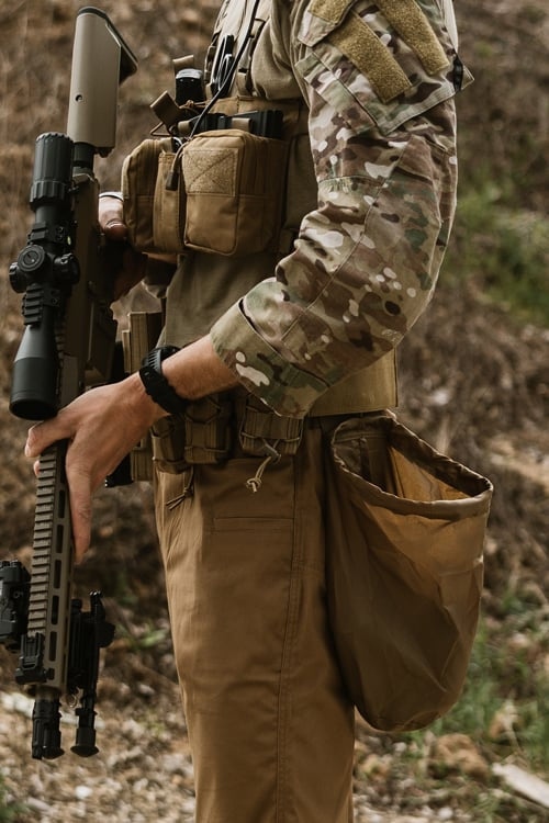 Elastic Dump Pouch Coyote di 8FIELDS