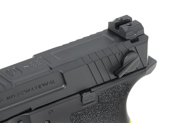 Pistola Elettrica CM.135S Salient Arms di 6MMPROSHOP