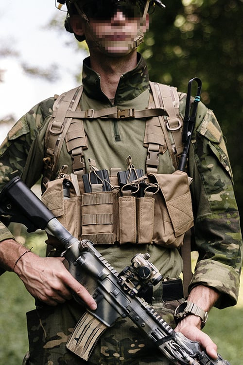 Buckle Up Chest Rig V3 - Coyote di 8FIELDS