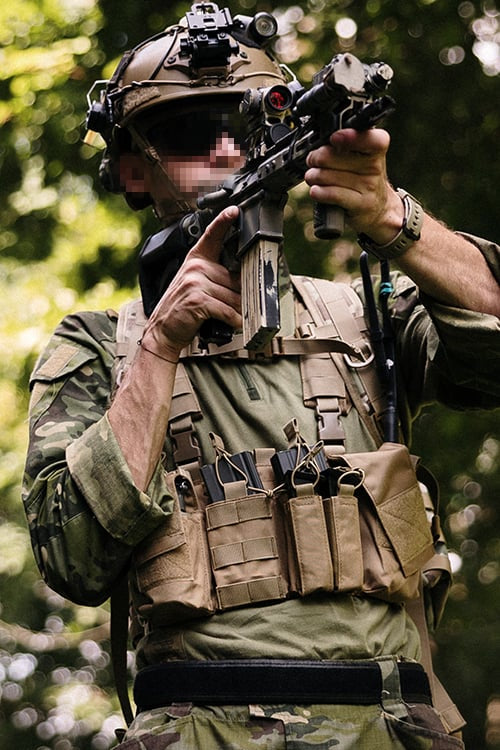 Buckle Up Chest Rig V3 - Coyote di 8FIELDS