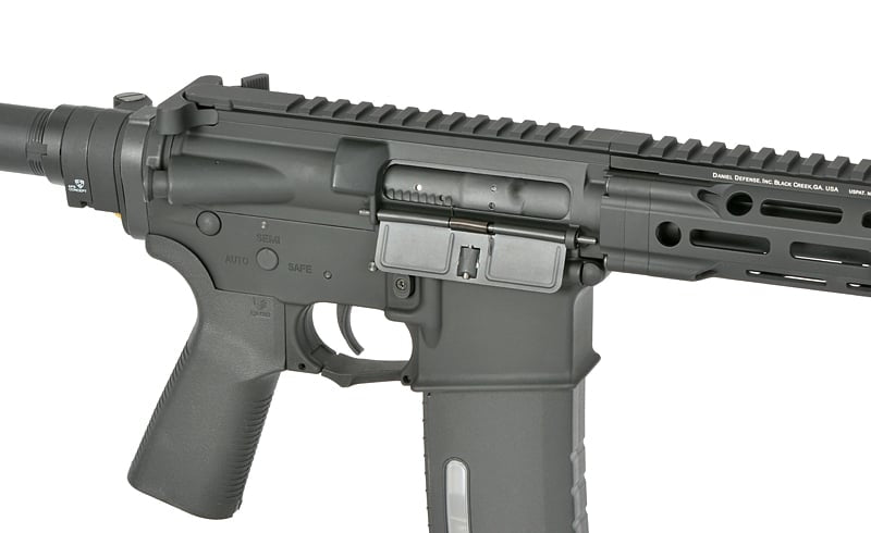 Replica Daniel Defense DDM4 V7 di EMG