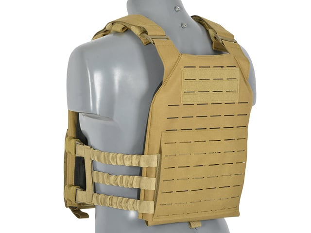 Buckle Up Assault Plate Carrier di 8FIELDS