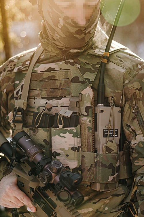 Buckle Up Recon Plate Carrier Multicamo di 8FIELDS