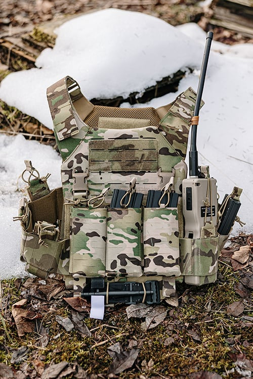 Buckle Up Recon Plate Carrier Multicamo di 8FIELDS